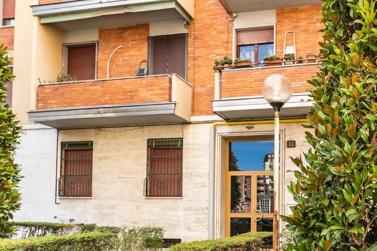 Rosselli 13 Milan Apartment