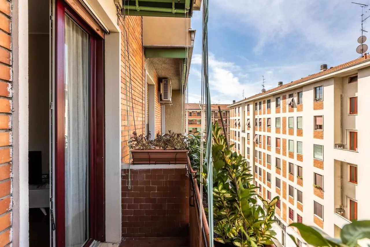 Rosselli 13 Milan Apartment