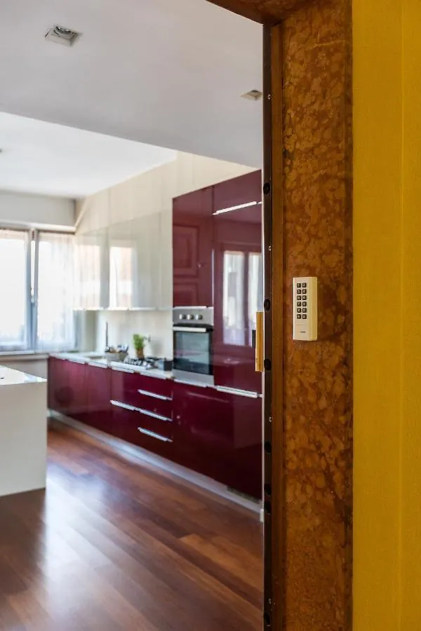 Rosselli 13 Milan Apartment