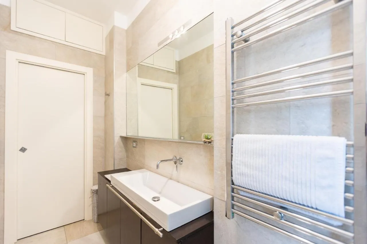 Rosselli 13 Milan Apartment