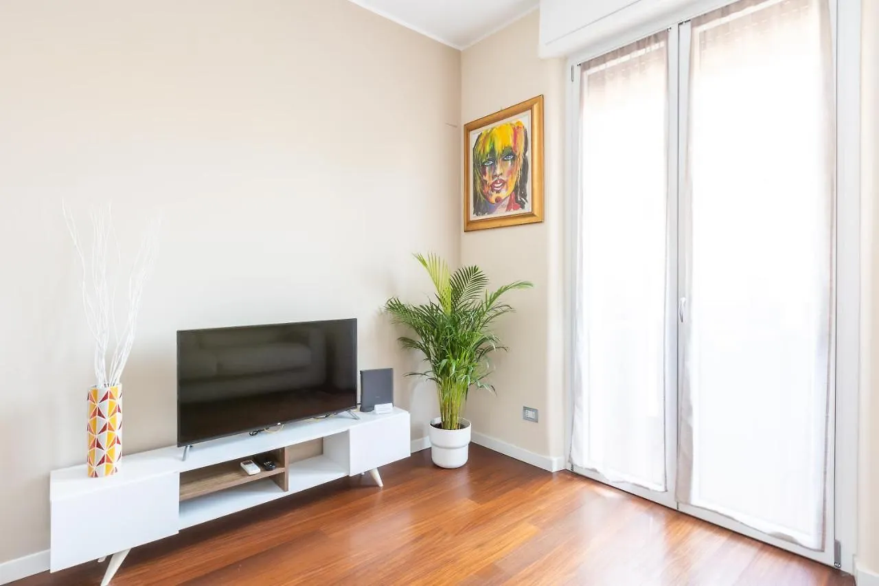 Rosselli 13 Milan Apartment Italy